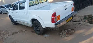 Toyota Hilux 2016 White