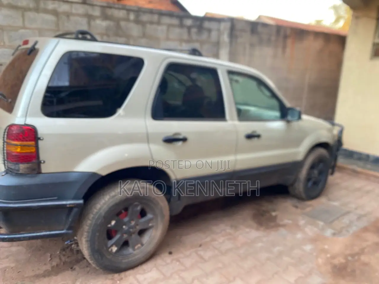 Ford Escape 2005 Gold