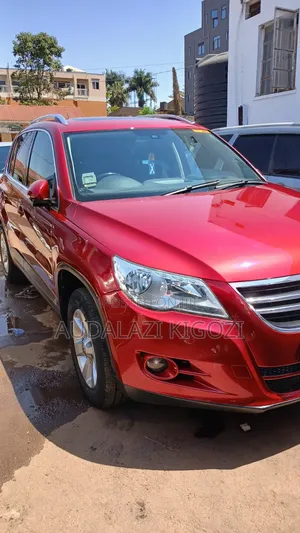 Volkswagen Tiguan 2010 Red