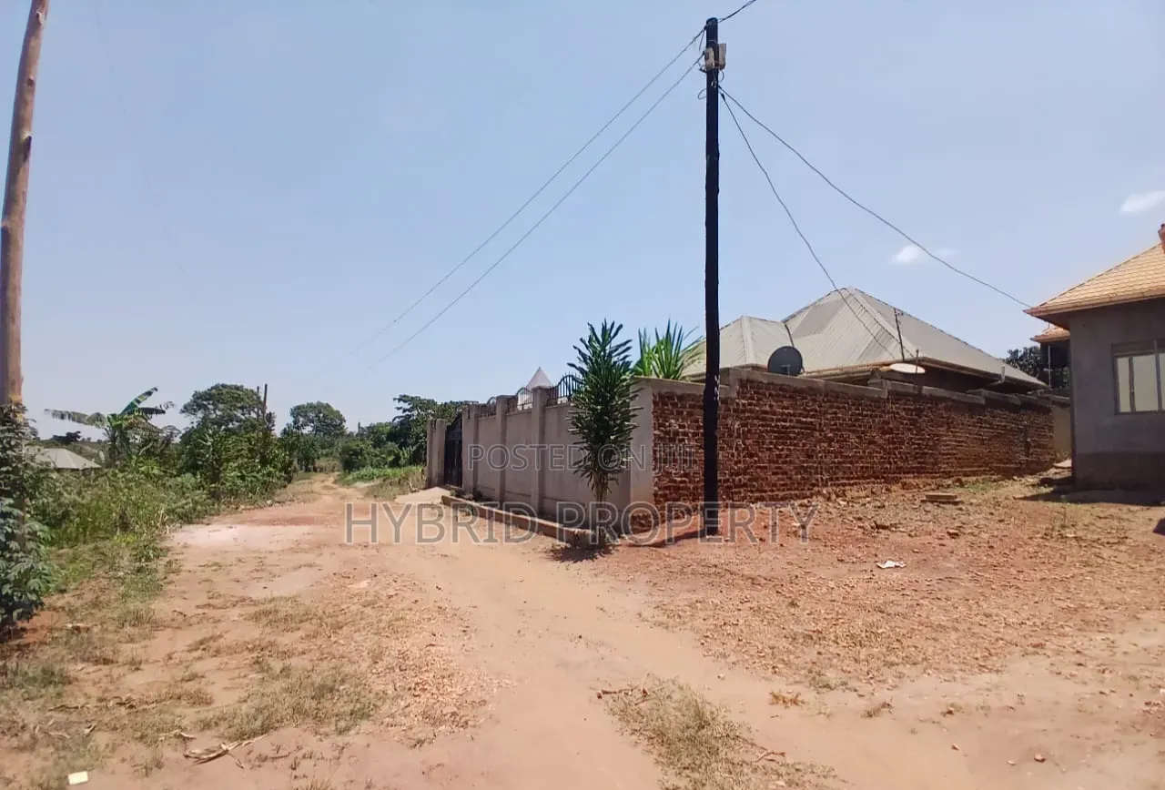 Prime Plot for Sale at Wakiso~Buyera Town~Hoima Rd [Wakiso District] X