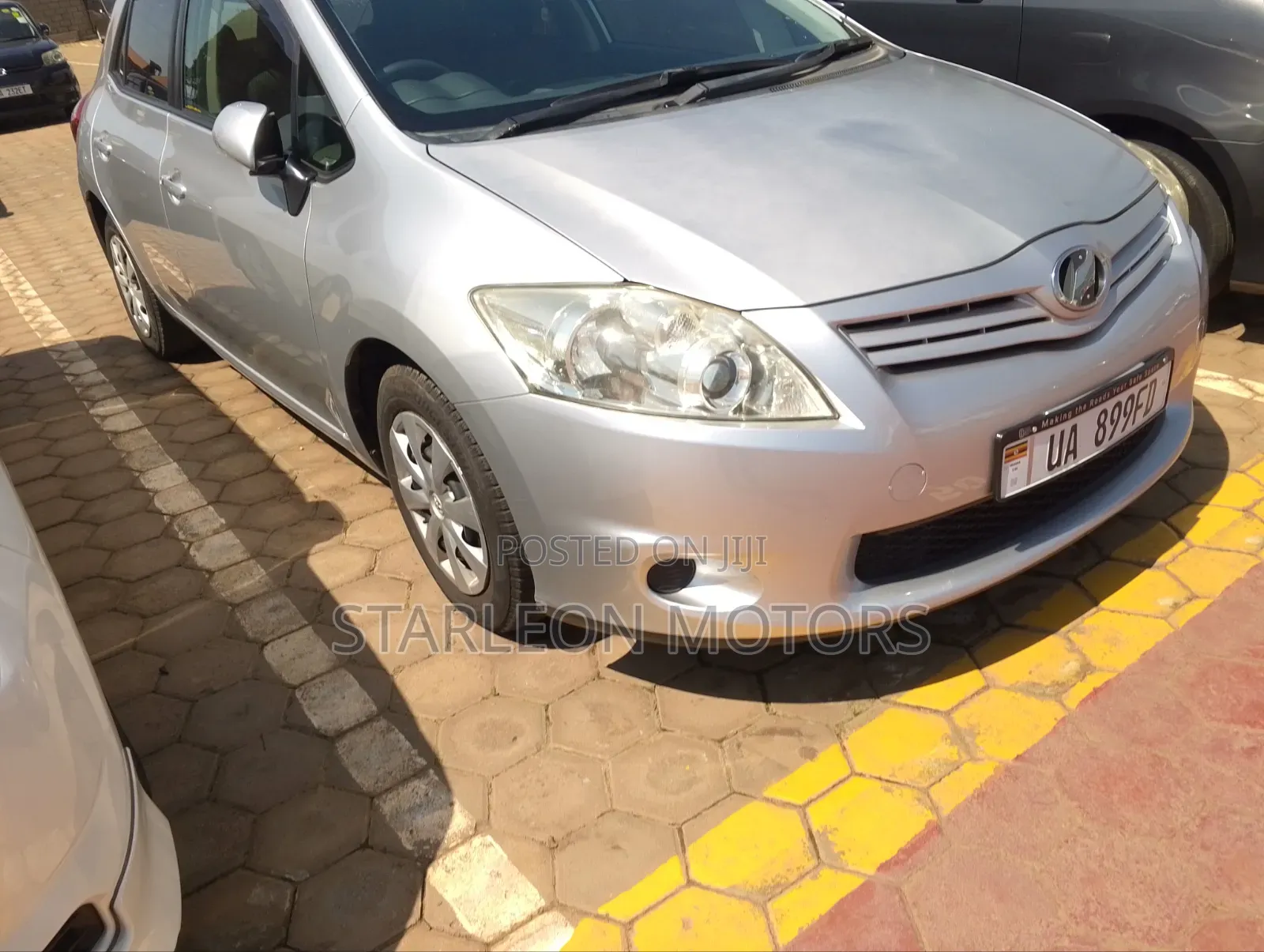 Toyota Auris 2012 Silver