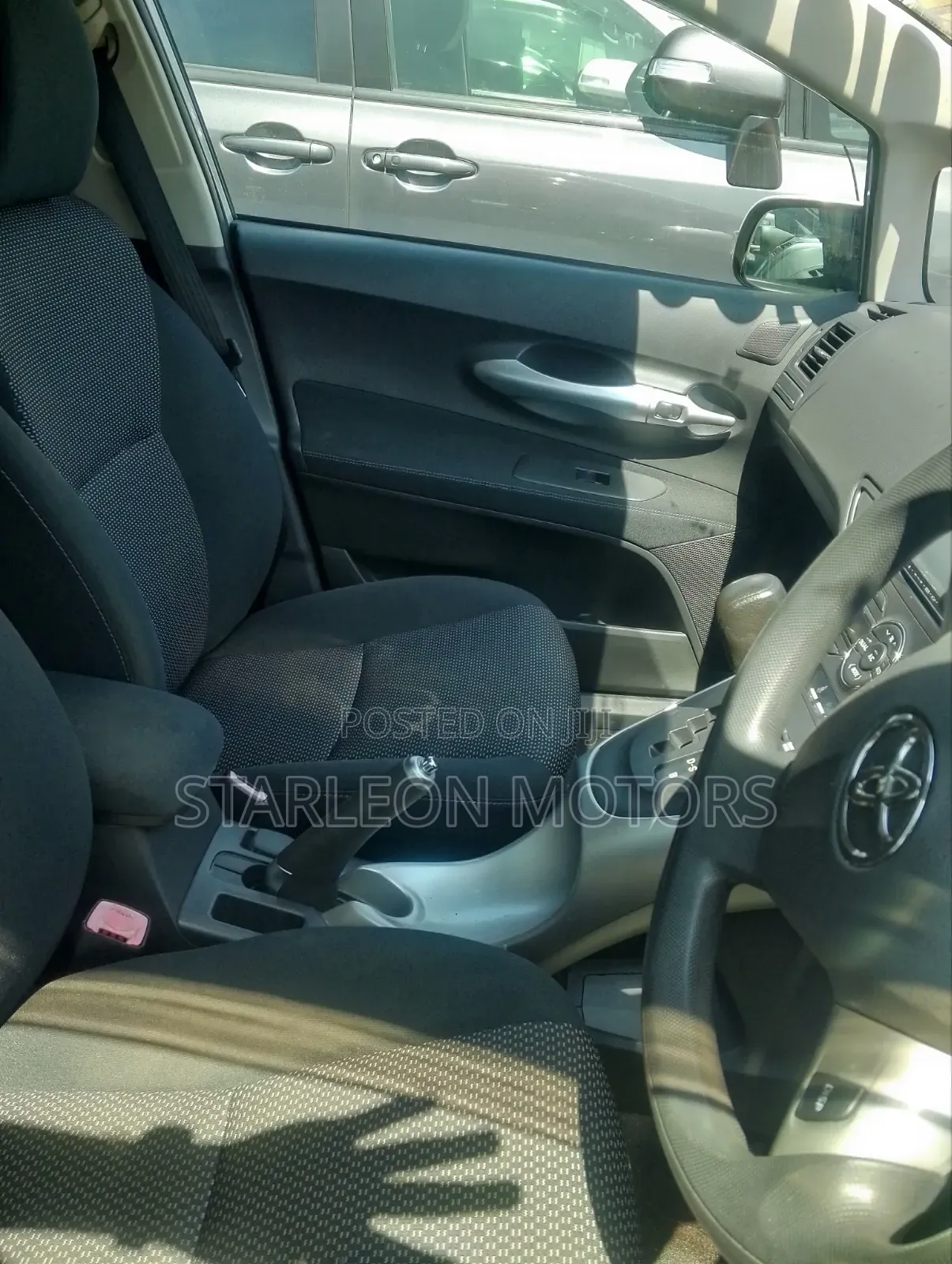 Toyota Auris 2012 Silver