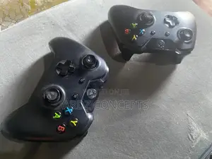 Xbox One 2 Pads and 5 Games