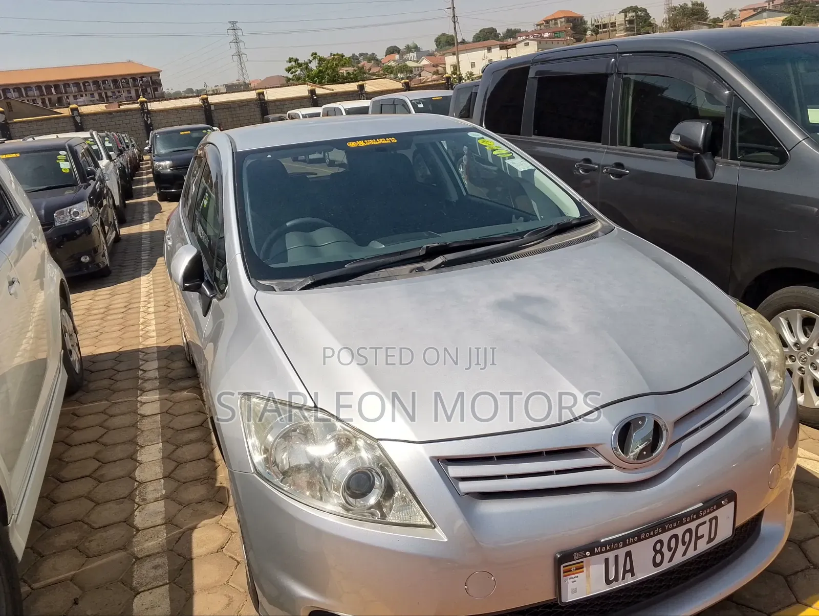 Toyota Auris 2012 Silver