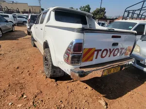 Toyota Hilux 2018 White