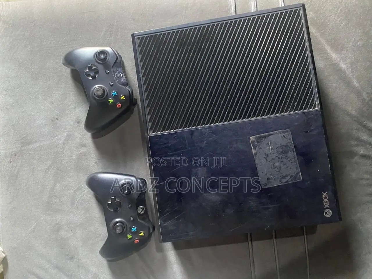 Xbox One 2 Pads and 5 Games