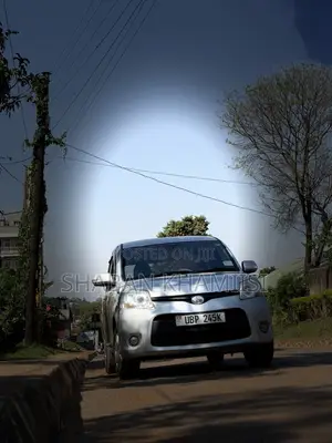Toyota Sienta 1.5 AWD 2014 Silver