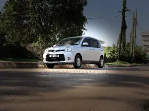 Toyota Sienta 1.5 AWD 2014 Silver