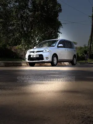 Toyota Sienta 1.5 AWD 2014 Silver