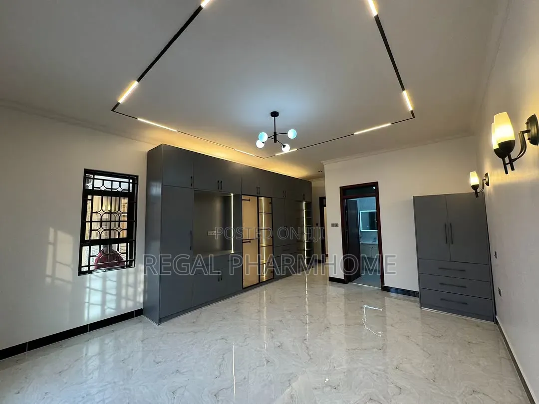 4bdrm Bungalow in Muyenga, Central Division for rent