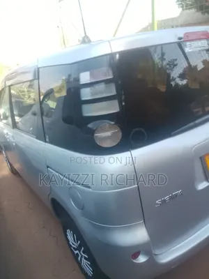 Toyota Sienta 2008 Silver