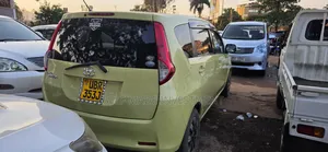 Toyota Passo Sette 2010