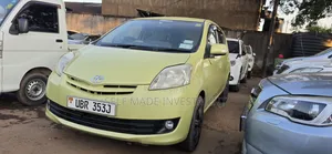 Toyota Passo Sette 2010
