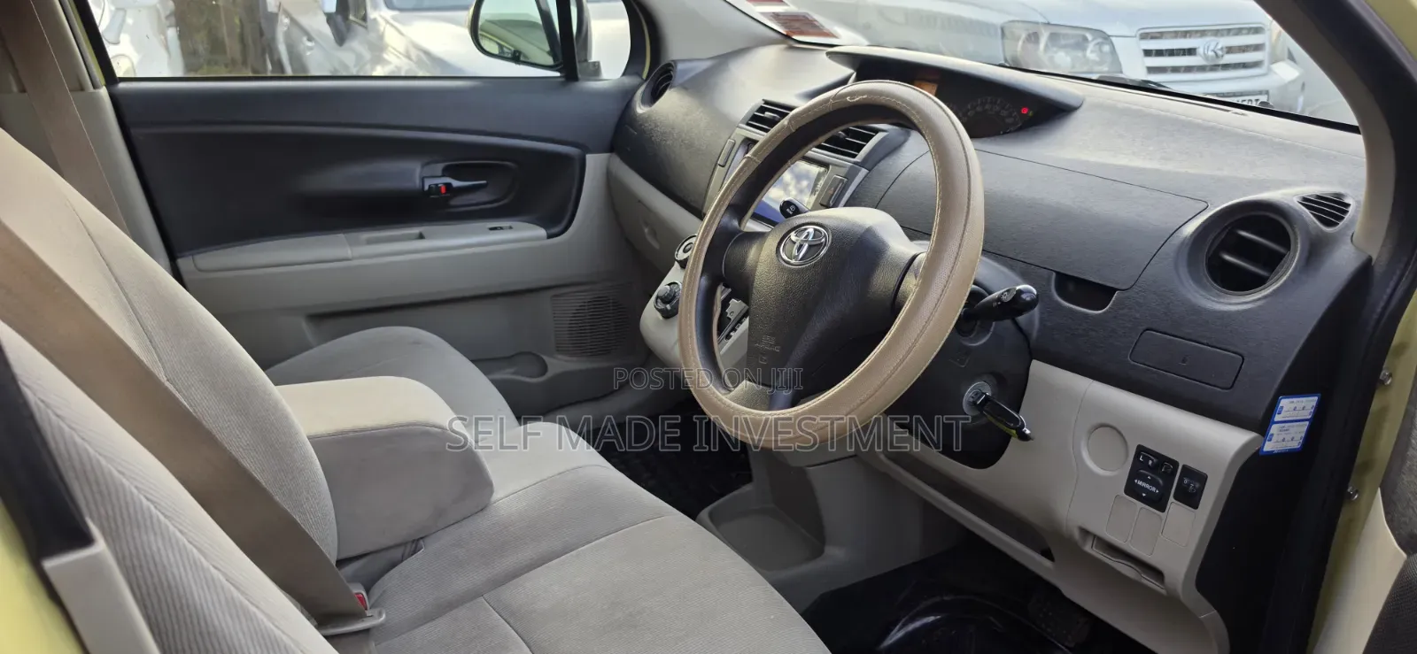Toyota Passo Sette 2010