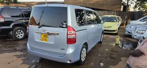 Toyota Noah 2010 Gray