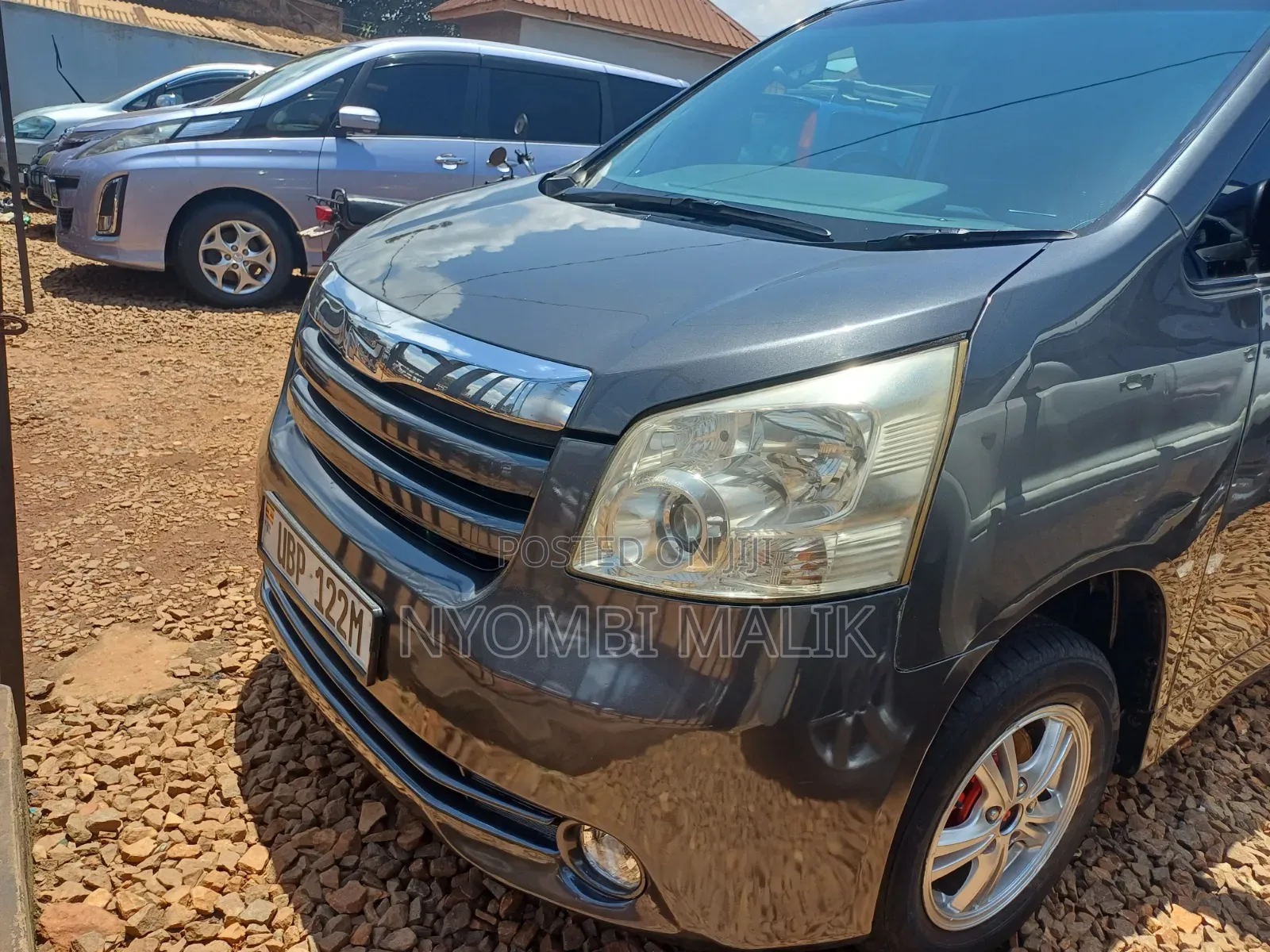 Toyota Noah 2012 Gray