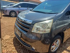 Toyota Noah 2012 Gray