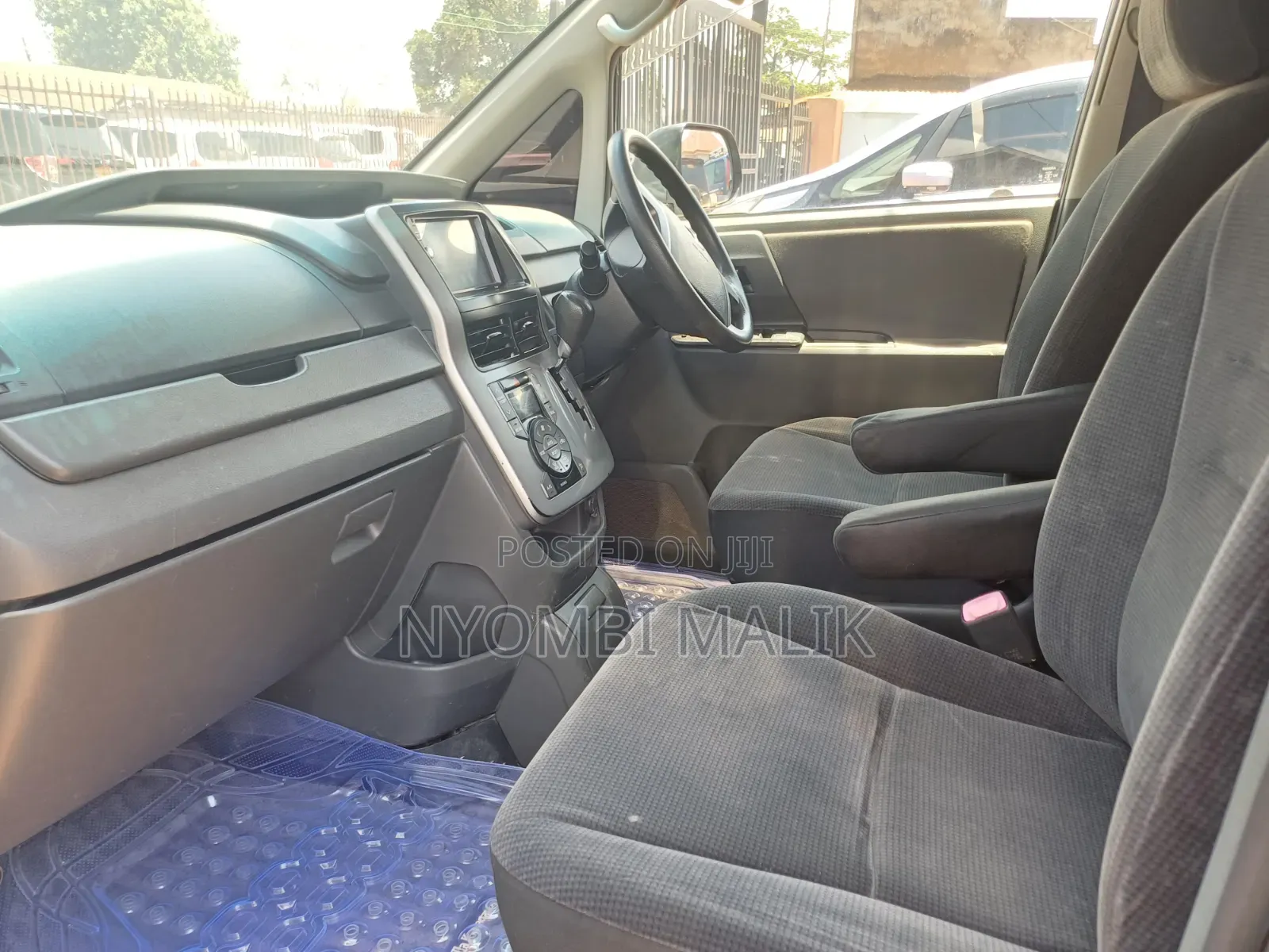 Toyota Noah 2012 Gray