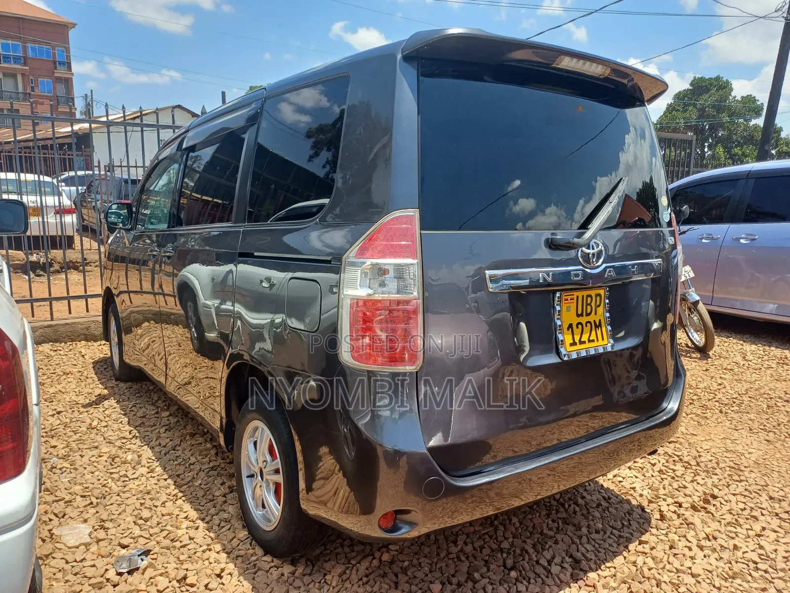 Toyota Noah 2012 Gray