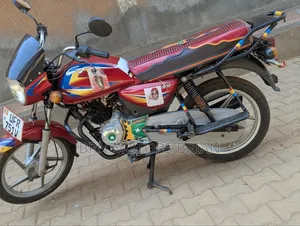 Bajaj Boxer 125 2023 Red