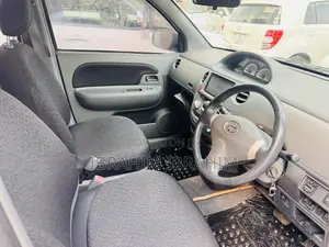 Toyota Sienta 2010 Silver