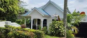 5bdrm House in Kabalore for sale