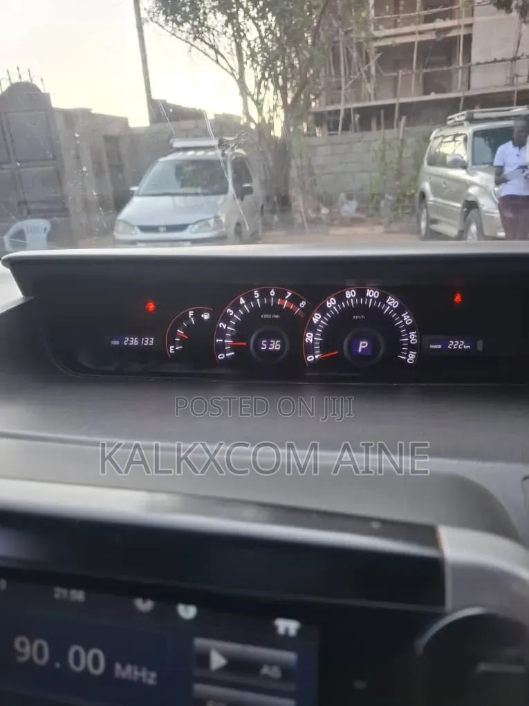Toyota Noah 2009 Silver