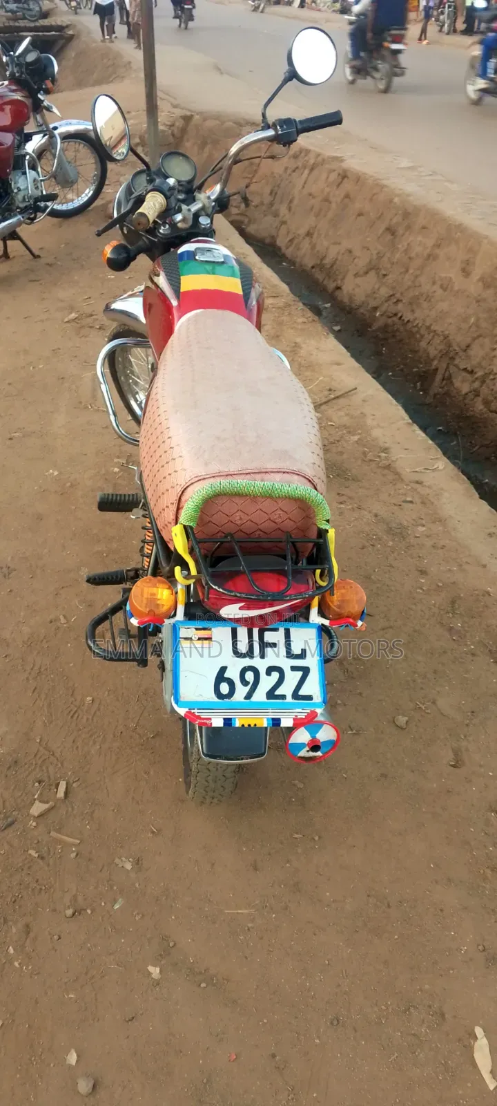 Bajaj Boxer 100 2023 Red