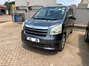 Toyota Noah 2010 Gray