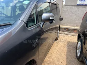 Toyota Noah 2010 Gray