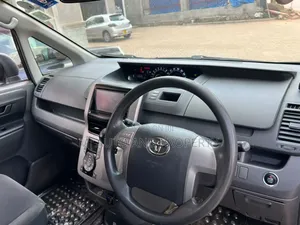 Toyota Noah 2010 Gray