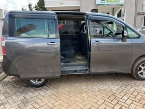 Toyota Noah 2010 Gray