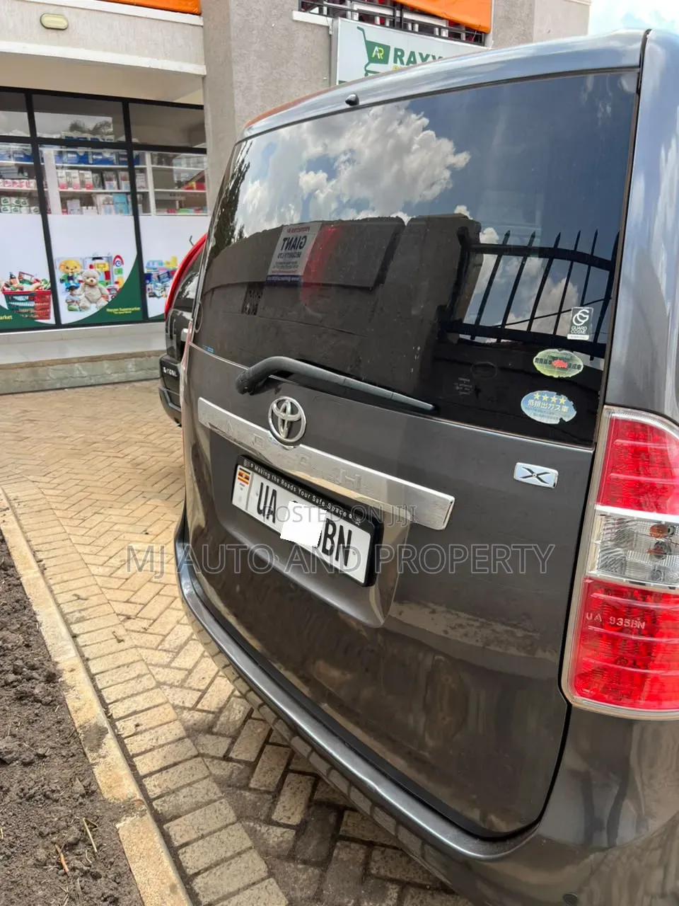 Toyota Noah 2010 Gray