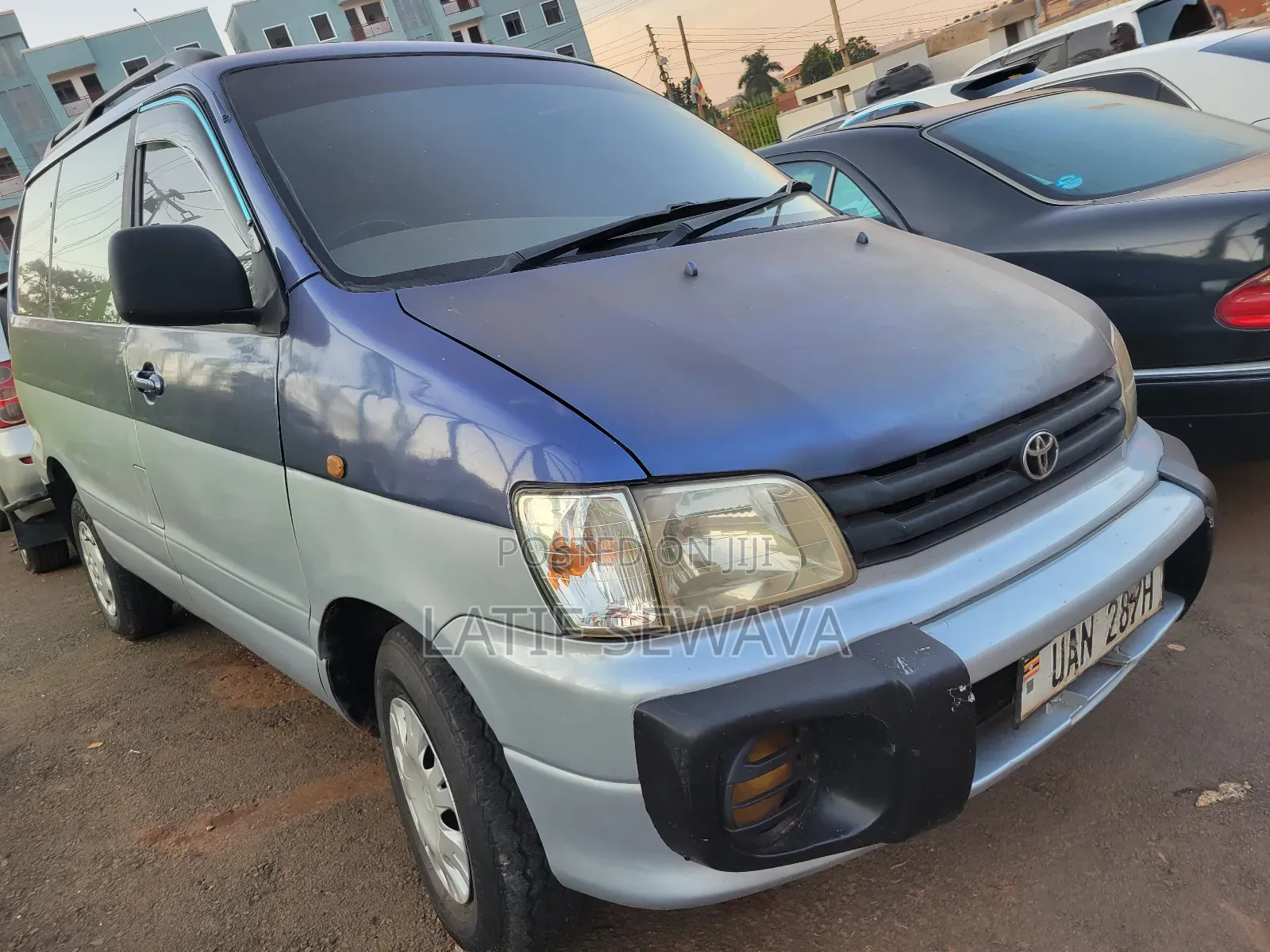 Toyota Noah 2.0 AWD (8 Seater) 2002 Blue