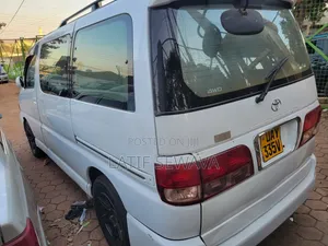 Toyota Regius 1998 White