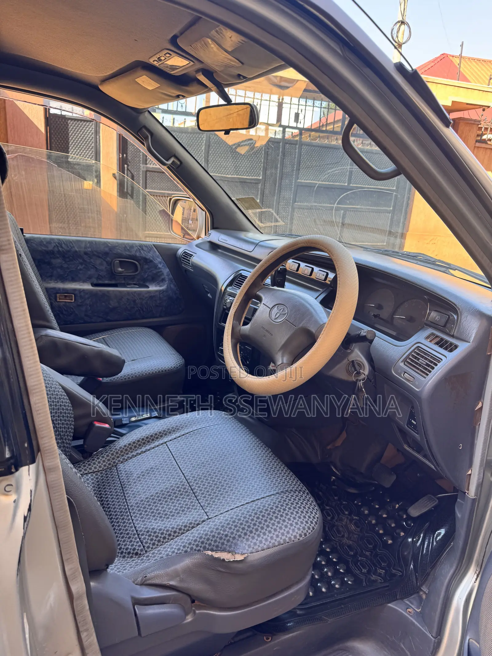 Toyota Noah 2.0 FWD (8 Seater) 2001 Silver