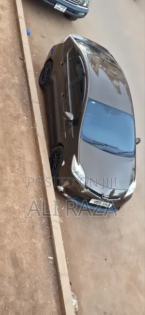 Toyota Prius 2012 Brown