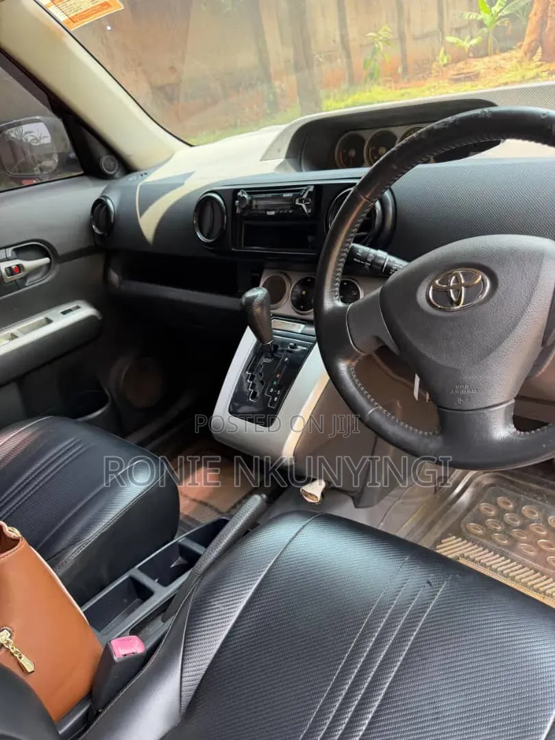 Toyota Corolla Rumion 2010 Black