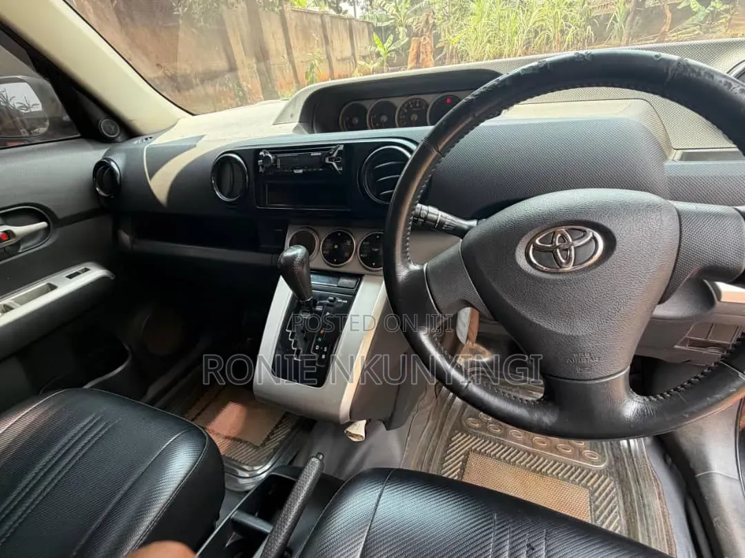 Toyota Corolla Rumion 2010 Black