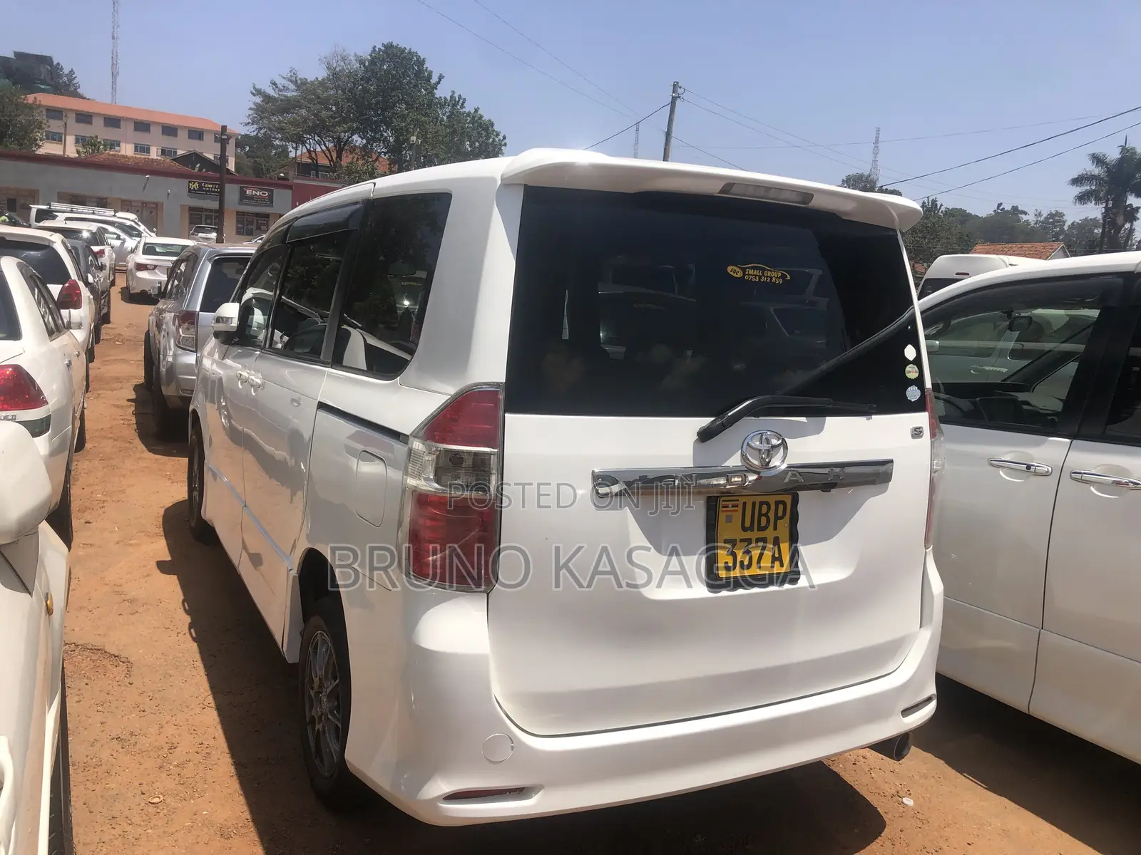 Toyota Noah 2010 White