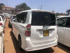 Toyota Noah 2010 White