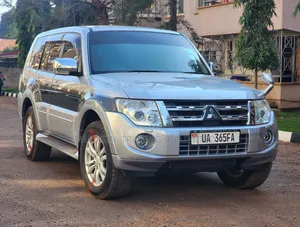 Mitsubishi Pajero 2011 Silver