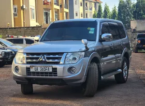Mitsubishi Pajero 2011 Silver