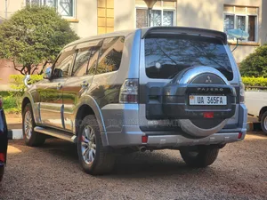 Mitsubishi Pajero 2011 Silver