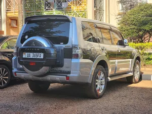 Mitsubishi Pajero 2011 Silver