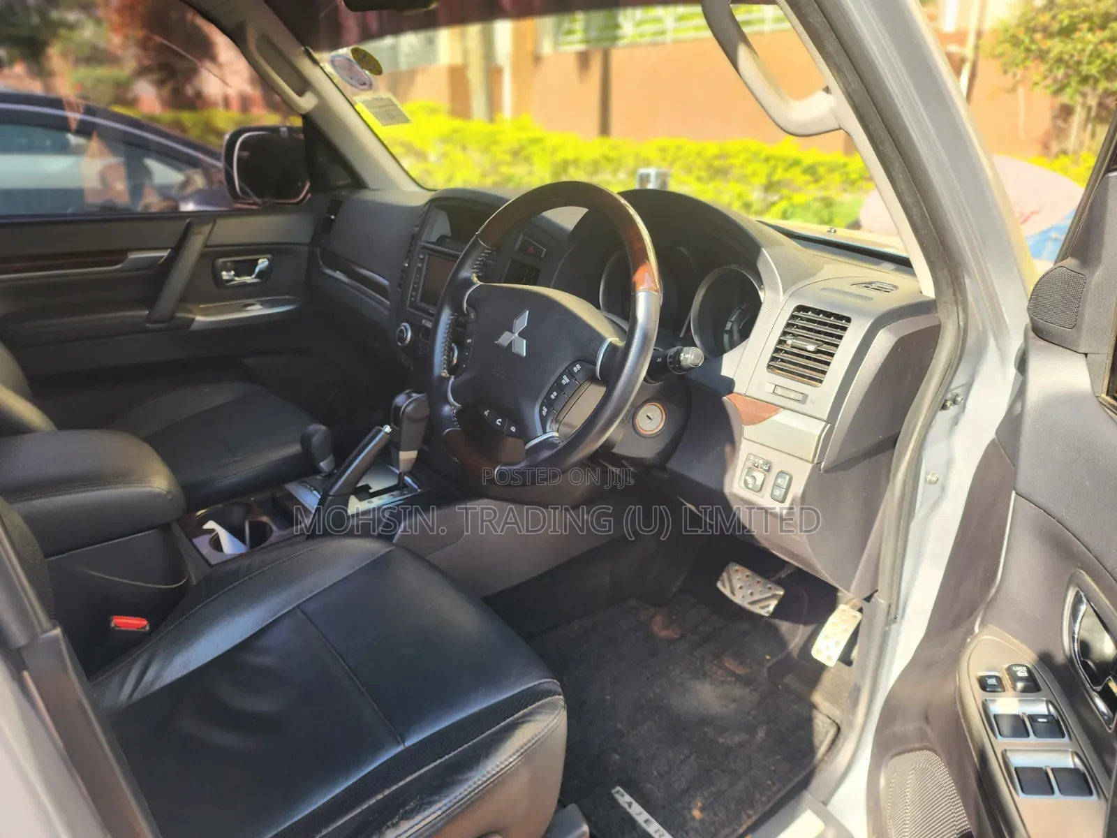 Mitsubishi Pajero 2011 Silver