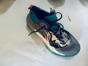 2nd Hand Kids Basketball Shoes