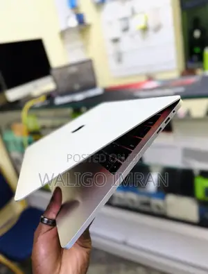 Laptop Apple MacBook Pro 2017 8GB Intel Core i5 SSD 500GB