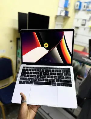 Laptop Apple MacBook Pro 2017 8GB Intel Core i5 SSD 500GB