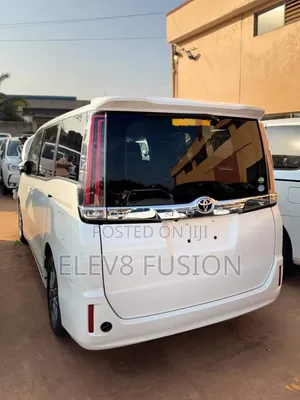 Toyota Noah 2018 White